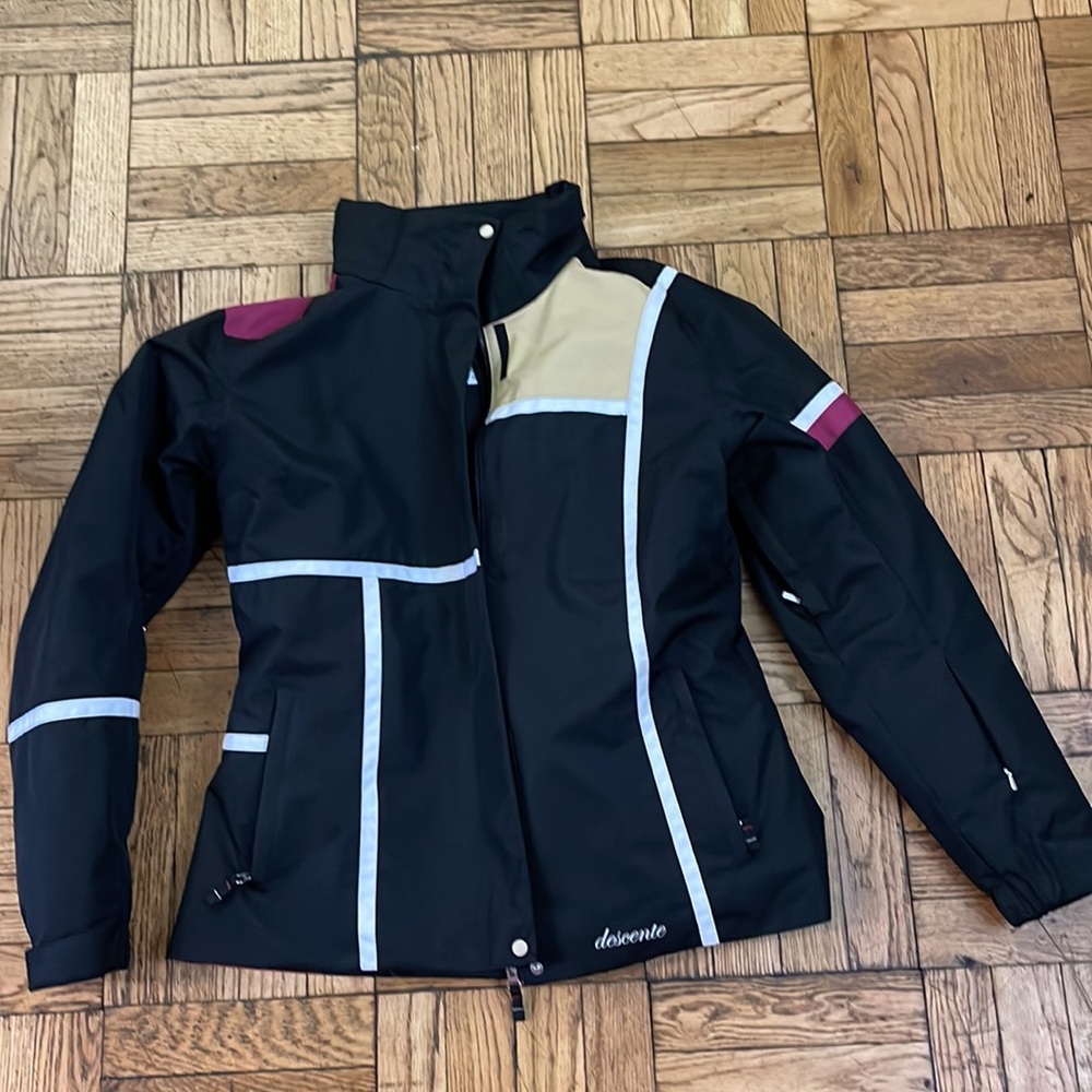 Vintage:  Descente ski Jacket   Super cool.  Mint condition.